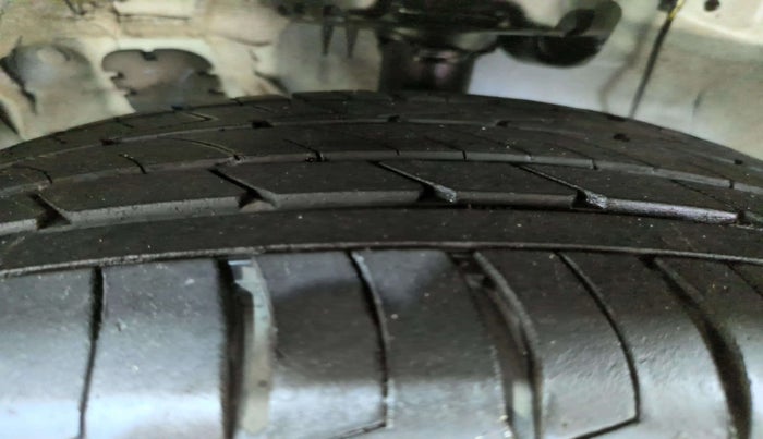 2025 Hyundai ALCAZAR Signature 7 STR 1.5 Turbo GDi Petrol DCT, Petrol, Automatic, 3,865 km, Right Front Tyre Tread