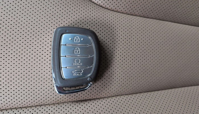 2025 Hyundai ALCAZAR Signature 7 STR 1.5 Turbo GDi Petrol DCT, Petrol, Automatic, 3,865 km, Key Close Up