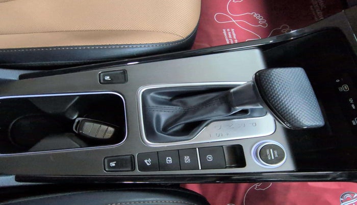 2025 Hyundai ALCAZAR Signature 7 STR 1.5 Turbo GDi Petrol DCT, Petrol, Automatic, 3,865 km, Gear Lever