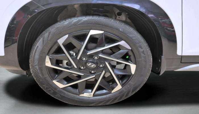 2025 Hyundai ALCAZAR Signature 7 STR 1.5 Turbo GDi Petrol DCT, Petrol, Automatic, 3,865 km, Left Front Wheel