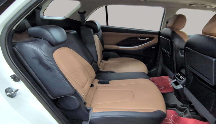 2025 Hyundai ALCAZAR Signature 7 STR 1.5 Turbo GDi Petrol DCT, Petrol, Automatic, 3,865 km, Right Side Rear Door Cabin