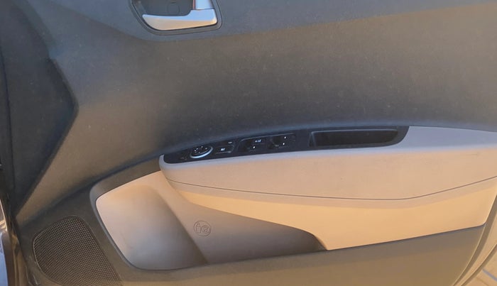 2016 Hyundai Grand i10 SPORTZ 1.2 KAPPA VTVT, Petrol, Manual, 87,768 km, Driver Side Door Panels Control