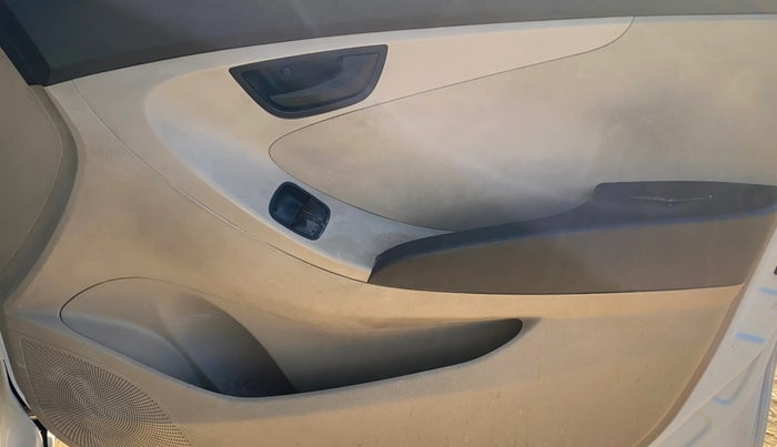 2017 Hyundai Eon ERA +, CNG, Manual, 1,10,540 km, Driver Side Door Panels Control