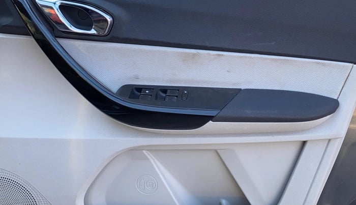 2022 Tata TIGOR XZ PLUS CNG, CNG, Manual, 43,589 km, Driver Side Door Panels Control