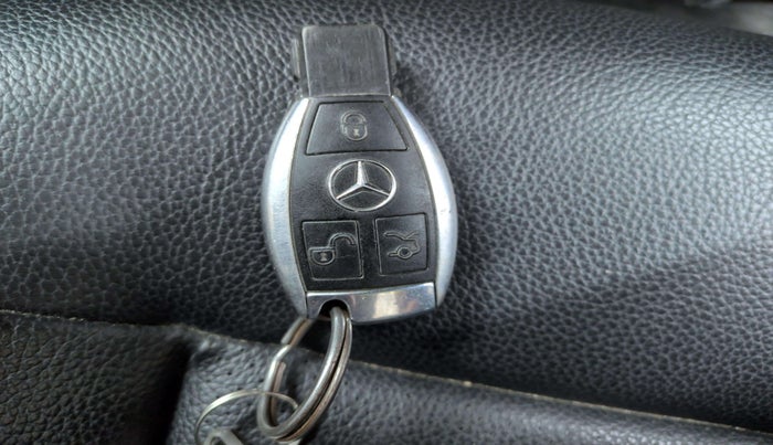 2012 Mercedes Benz E Class E 220 CDI ELEGANCE, Diesel, Automatic, 60,245 km, Key Close Up