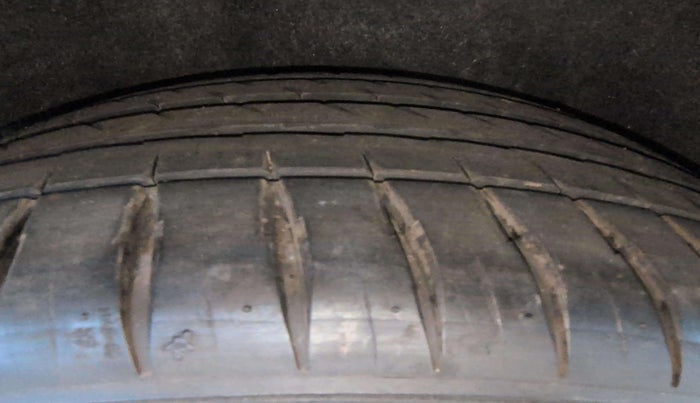 2012 Mercedes Benz E Class E 220 CDI ELEGANCE, Diesel, Automatic, 60,245 km, Left Front Tyre Tread