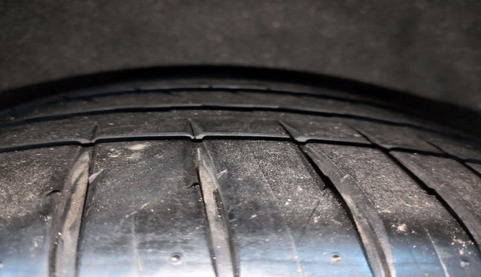 2012 Mercedes Benz E Class E 220 CDI ELEGANCE, Diesel, Automatic, 60,245 km, Left Rear Tyre Tread