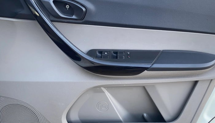 2018 Tata Tiago XT PETROL, CNG, Manual, 77,648 km, Driver Side Door Panels Control