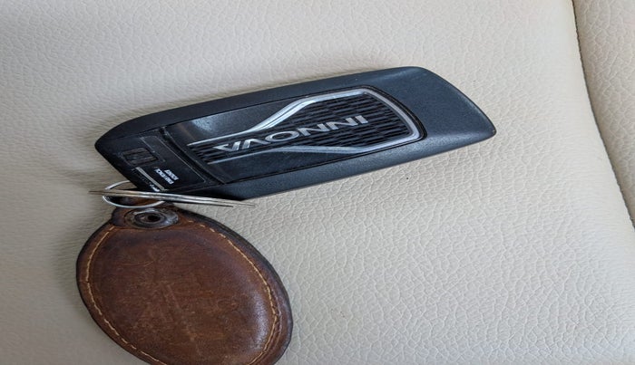 2023 Toyota INNOVA HYCROSS VX HYBRID 7 STR, Hybrid, Automatic, 14,825 km, Key Close Up