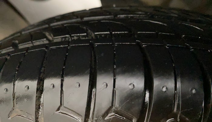 2016 Hyundai Eon D-LITE+, Petrol, Manual, 29,218 km, Left Rear Tyre Tread