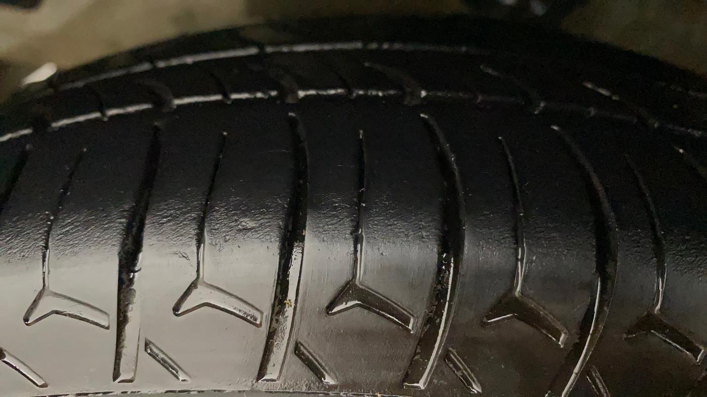 2016 Hyundai Eon D-LITE+, Petrol, Manual, 29,218 km, Left Front Tyre Tread