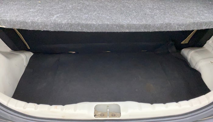2016 Hyundai Eon D-LITE+, Petrol, Manual, 29,218 km, Boot Inside