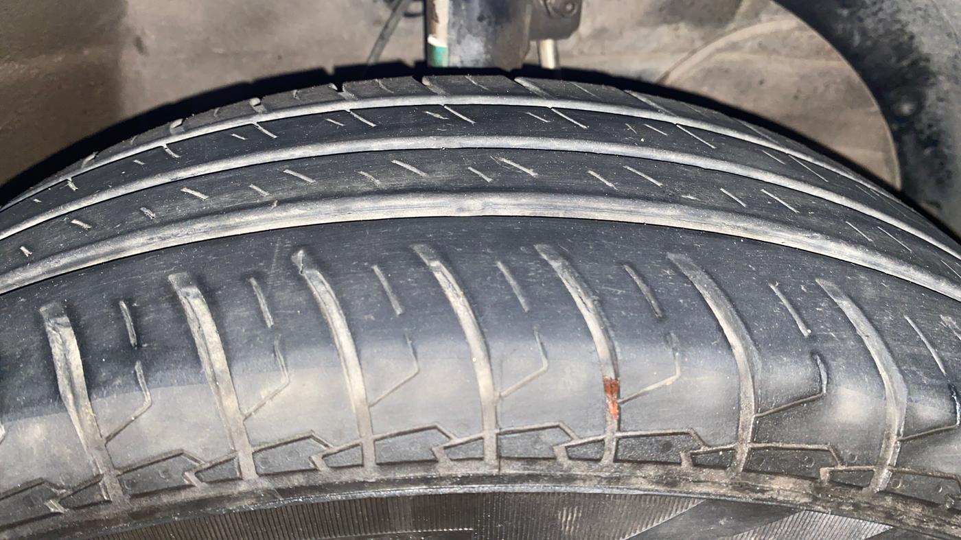 2017 Maruti Dzire VXI, Petrol, Manual, 80,327 km, Right Front Tyre Tread