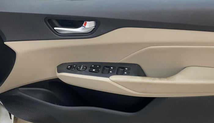 2018 Hyundai Verna 1.6 VTVT SX O, Petrol, Manual, 55,654 km, Driver Side Door Panels Control