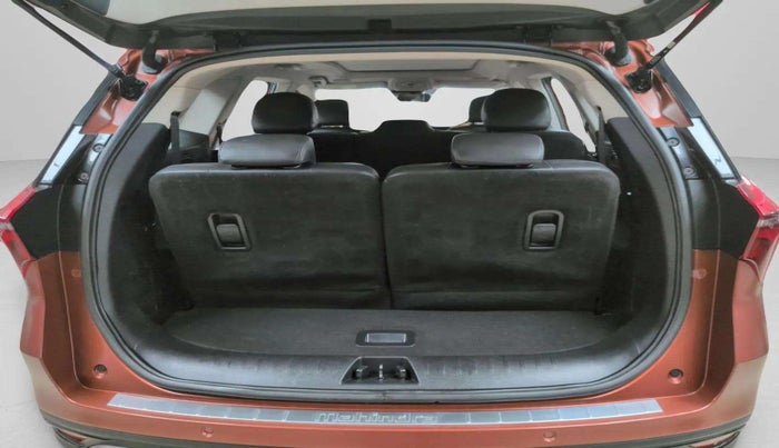 2024 Mahindra XUV700 AX 7 LUXURY P AT 7 STR, Petrol, Automatic, 19,932 km, Boot Inside