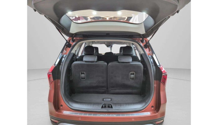 2024 Mahindra XUV700 AX 7 LUXURY P AT 7 STR, Petrol, Automatic, 19,932 km, Boot Door Open