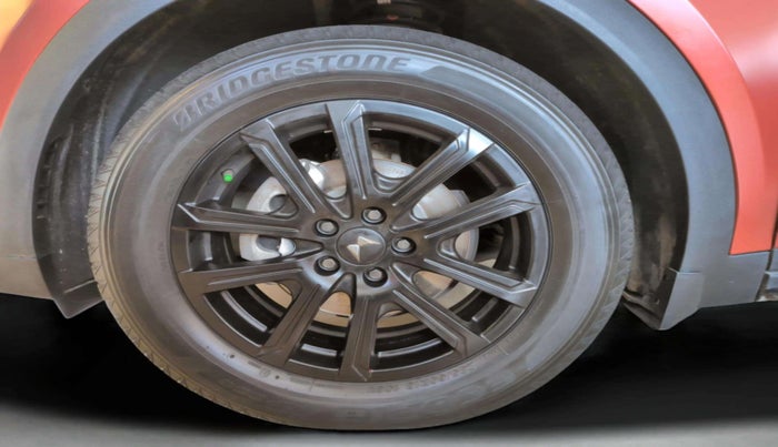 2024 Mahindra XUV700 AX 7 LUXURY P AT 7 STR, Petrol, Automatic, 19,932 km, Left Front Wheel