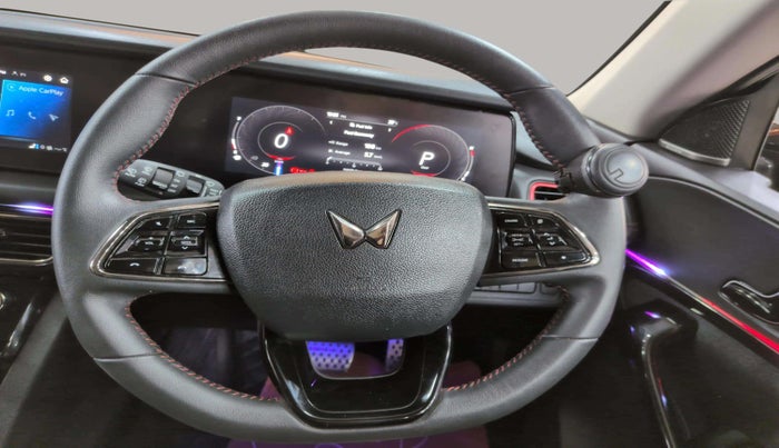 2024 Mahindra XUV700 AX 7 LUXURY P AT 7 STR, Petrol, Automatic, 19,932 km, Steering Wheel Close Up
