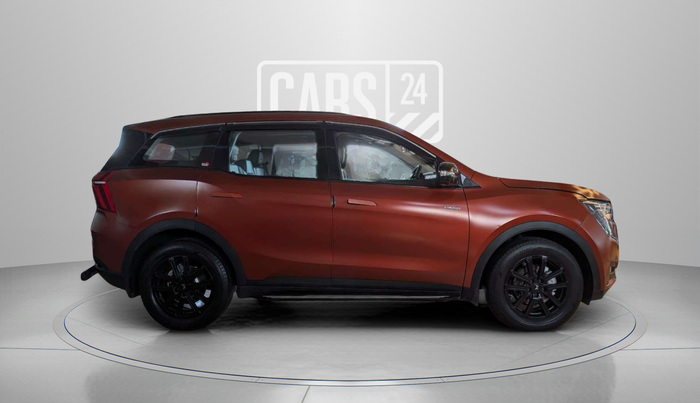 2024 Mahindra XUV700 AX 7 LUXURY P AT 7 STR, Petrol, Automatic, 19,932 km, Right Side View