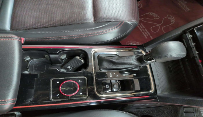 2024 Mahindra XUV700 AX 7 LUXURY P AT 7 STR, Petrol, Automatic, 19,932 km, Gear Lever