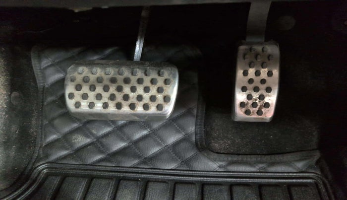 2024 Mahindra XUV700 AX 7 LUXURY P AT 7 STR, Petrol, Automatic, 19,932 km, Pedals