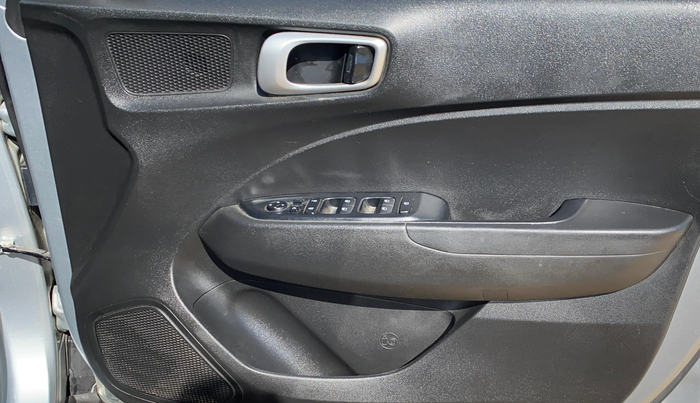 2020 Hyundai VENUE SX 1.0 TURBO, Petrol, Manual, 56,947 km, Driver Side Door Panels Control