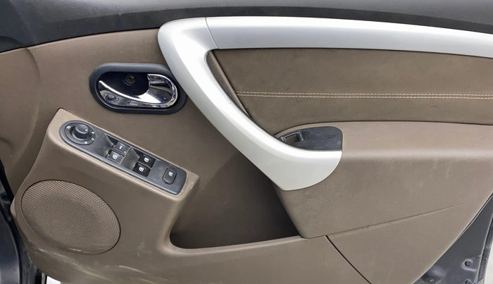 2016 Renault Duster 110 PS RXZ 4X2 AMT DIESEL, Diesel, Automatic, 86,321 km, Driver Side Door Panels Control