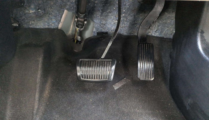 2023 KIA CARENS LUXURY PLUS 1.5 TURBO PETROL DCT 7 STR, Petrol, Automatic, 9,570 km, Pedals