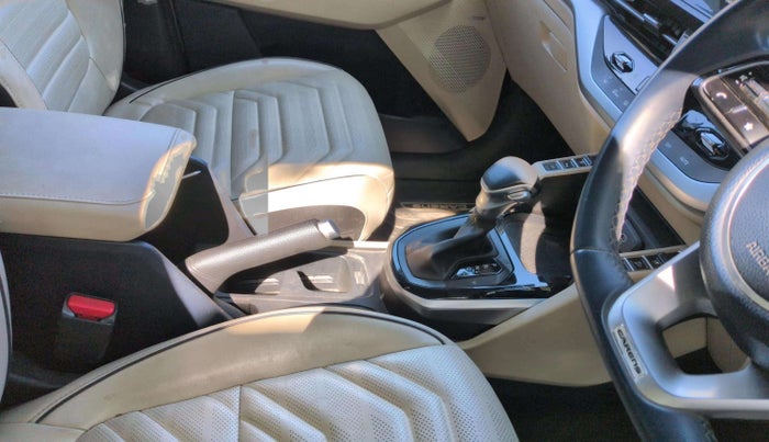 2023 KIA CARENS LUXURY PLUS 1.5 TURBO PETROL DCT 7 STR, Petrol, Automatic, 9,570 km, Gear Lever