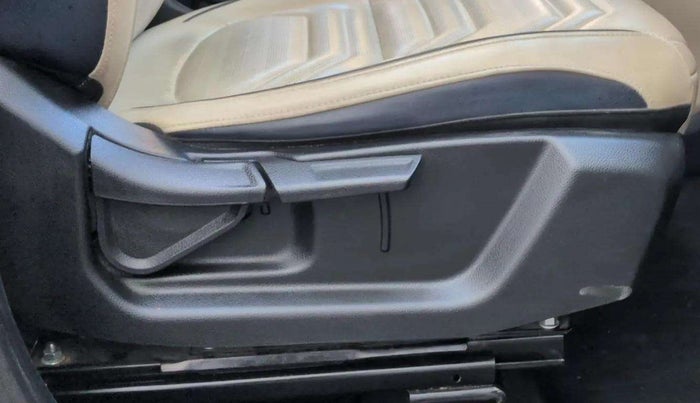 2023 KIA CARENS LUXURY PLUS 1.5 TURBO PETROL DCT 7 STR, Petrol, Automatic, 9,570 km, Driver Side Adjustment Panel