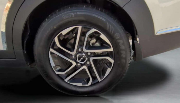 2023 KIA CARENS LUXURY PLUS 1.5 TURBO PETROL DCT 7 STR, Petrol, Automatic, 9,570 km, Left Rear Wheel