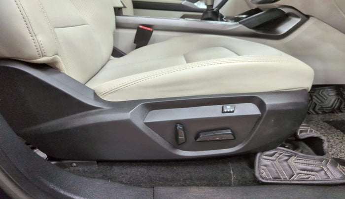 2023 Tata Safari XZ PLUS, Diesel, Manual, 13,709 km, Driver Side Adjustment Panel