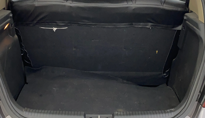 2012 Hyundai i20 MAGNA 1.2, Petrol, Manual, 77,947 km, Boot Inside