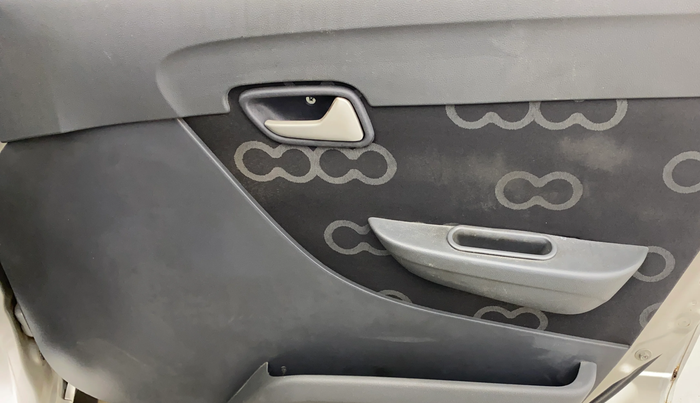 2015 Maruti Alto 800 LXI, Petrol, Manual, 99,324 km, Driver Side Door Panels Control