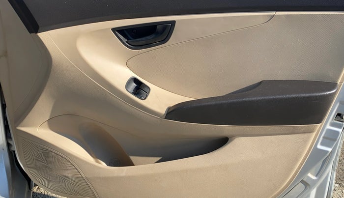 2017 Hyundai Eon ERA +, CNG, Manual, 51,034 km, Driver Side Door Panels Control