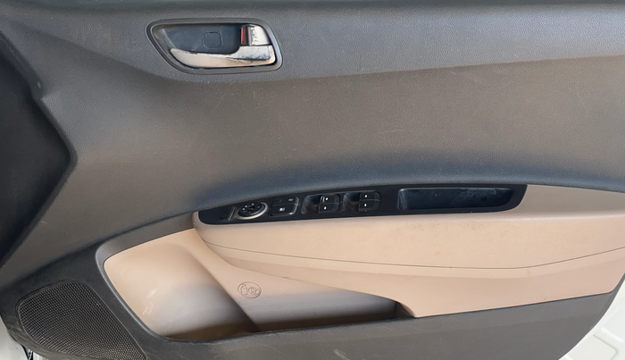 2015 Hyundai Xcent S 1.2, Petrol, Manual, 1,10,521 km, Driver Side Door Panels Control