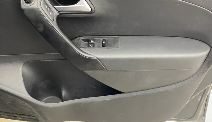 2018 Volkswagen Polo COMFORTLINE 1.0L MPI, Petrol, Manual, 8,325 km, Driver Side Door Panels Control