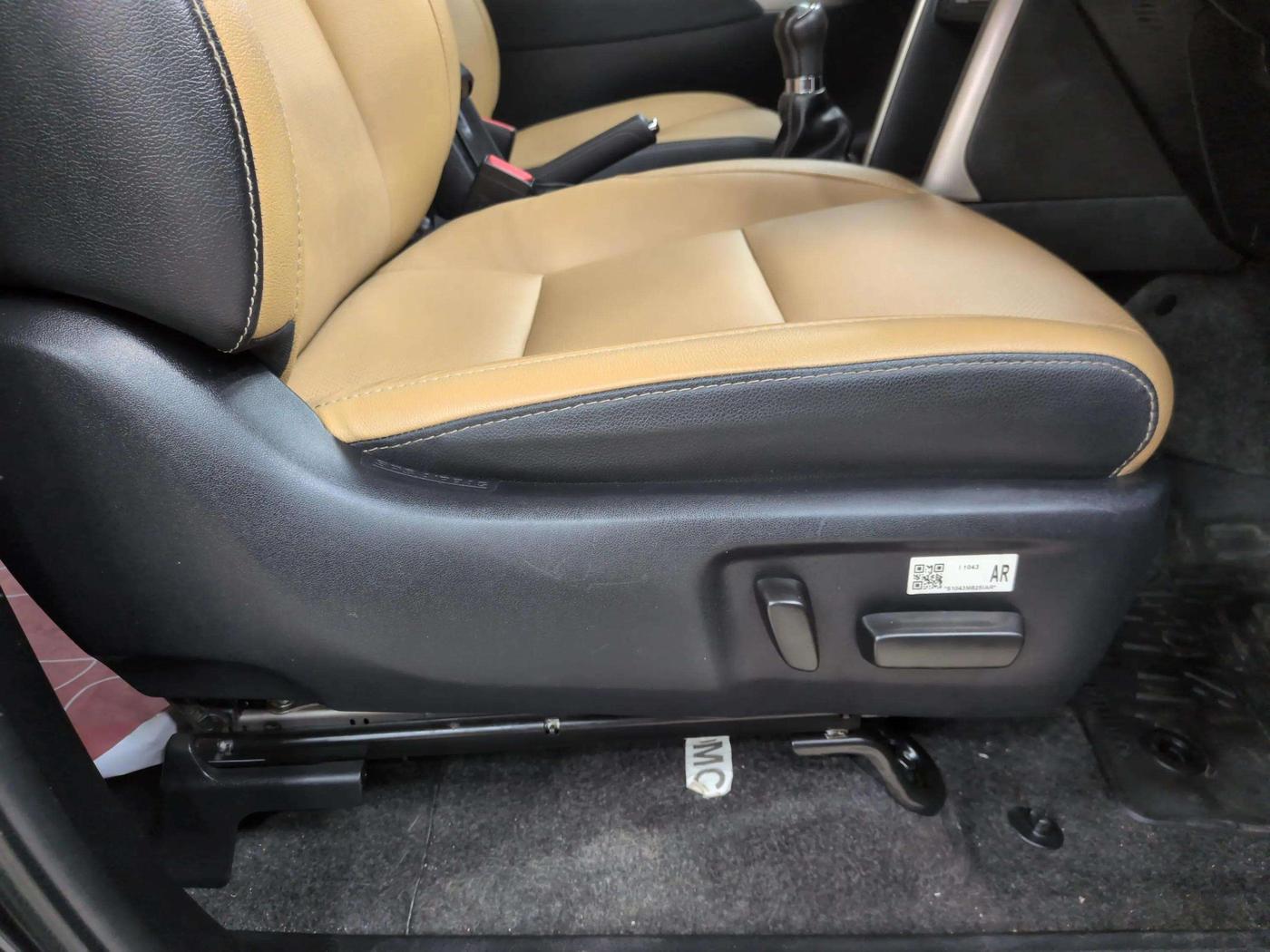 2021 Toyota Innova Crysta 2.4 ZX 7 STR, Diesel, Manual, 51,917 km, Driver Side Adjustment Panel