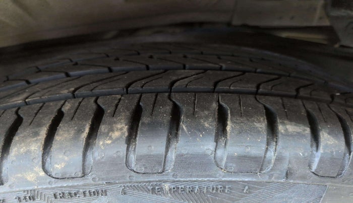 2021 Toyota Innova Crysta 2.4 ZX 7 STR, Diesel, Manual, 51,917 km, Left Front Tyre Tread