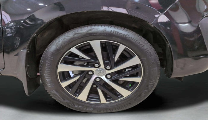 2021 Toyota Innova Crysta 2.4 ZX 7 STR, Diesel, Manual, 51,917 km, Right Rear Wheel