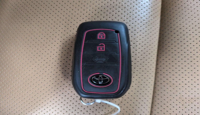 2021 Toyota Innova Crysta 2.4 ZX 7 STR, Diesel, Manual, 51,917 km, Key Close Up