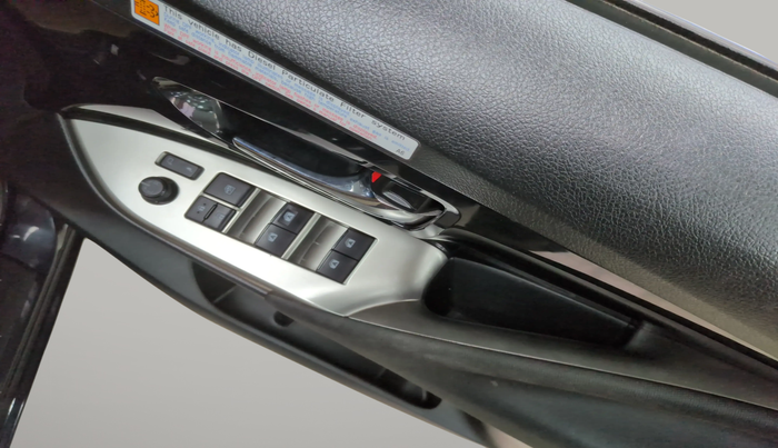 2021 Toyota Innova Crysta 2.4 ZX 7 STR, Diesel, Manual, 51,917 km, Driver Side Door Panels Control
