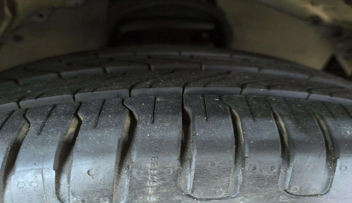 2021 Toyota Innova Crysta 2.4 ZX 7 STR, Diesel, Manual, 51,917 km, Left Rear Tyre Tread