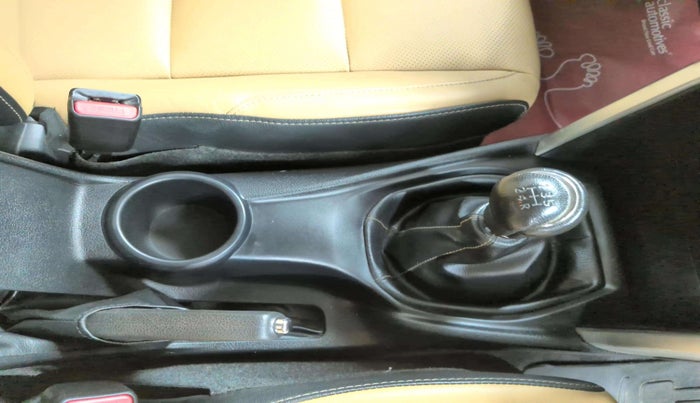 2021 Toyota Innova Crysta 2.4 ZX 7 STR, Diesel, Manual, 51,917 km, Gear Lever