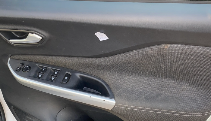 2021 Nissan MAGNITE XV PREMIUM, Petrol, Manual, 81,633 km, Driver Side Door Panels Control