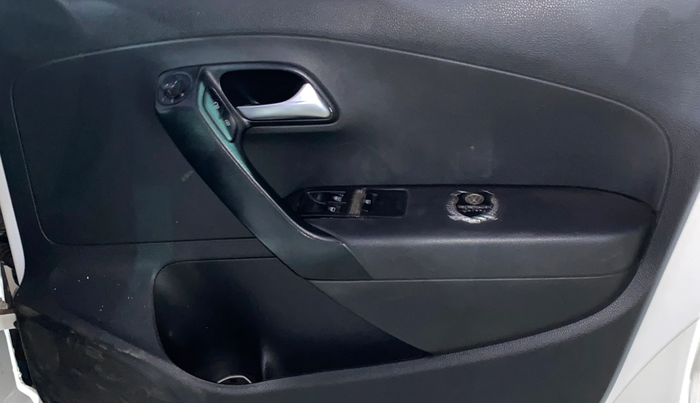 2018 Volkswagen Polo COMFORTLINE 1.0L MPI, Petrol, Manual, 43,583 km, Driver Side Door Panels Control