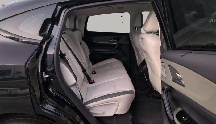 2025 Mahindra XEV 9e Pack Three B79 KWH, Electric, Automatic, 9,794 km, Right Side Rear Door Cabin