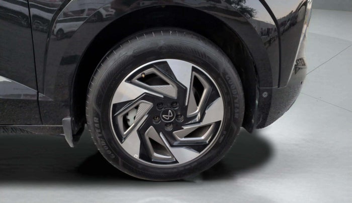 2025 Mahindra XEV 9e Pack Three B79 KWH, Electric, Automatic, 9,794 km, Right Front Wheel