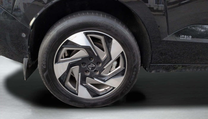 2025 Mahindra XEV 9e Pack Three B79 KWH, Electric, Automatic, 9,794 km, Right Rear Wheel