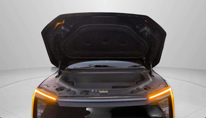 2025 Mahindra XEV 9e Pack Three B79 KWH, Electric, Automatic, 9,794 km, Open Bonet